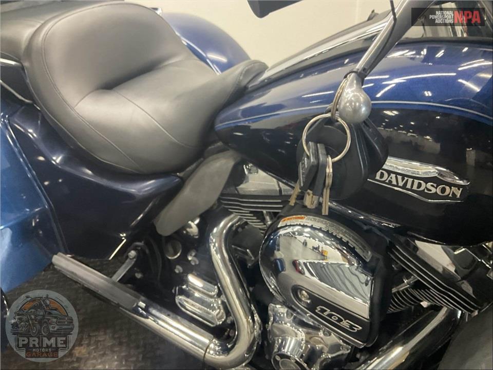 2014 Harley-Davidson FLHTCUTG TRIGLIDE ULTRA CLASSIC — фото 12