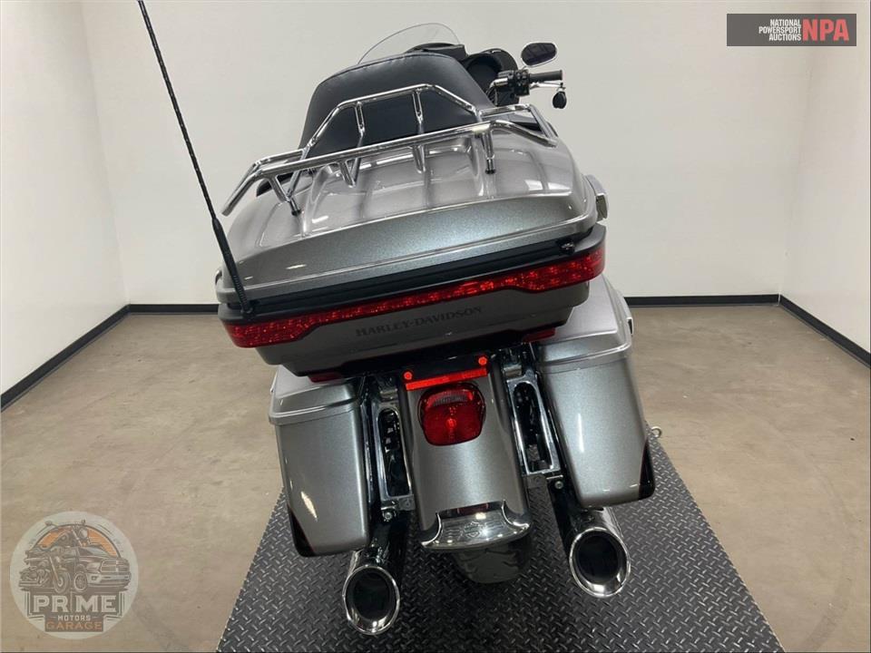2017 Harley-Davidson FLHTKL ULTRA LIMITED LOW — фото 4