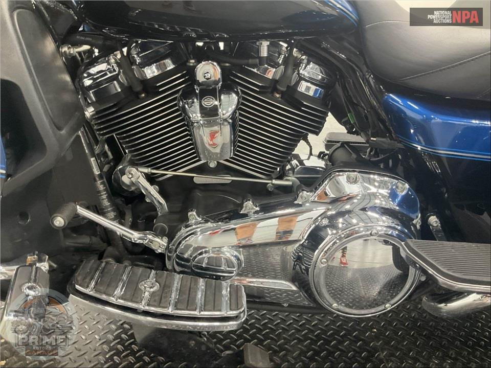 2018 Harley-Davidson FLHTCUTG TRI GLIDE ULTRA ANNIVERSARY — фото 7