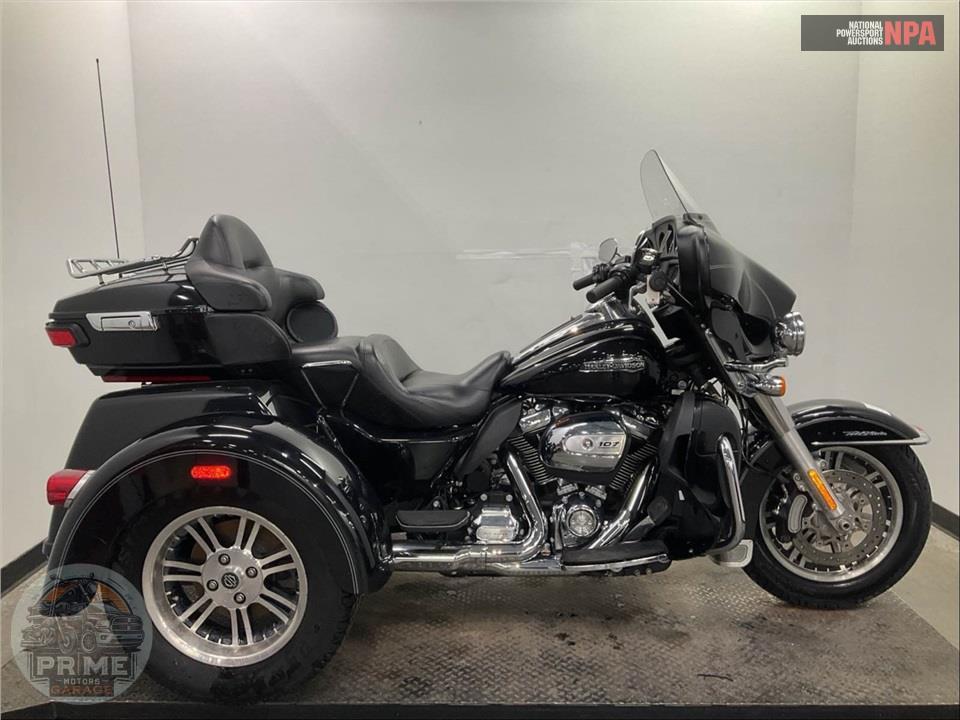 2017 Harley-Davidson FLHTCUTG TRIGLIDE ULTRA CLASSIC — фото 1