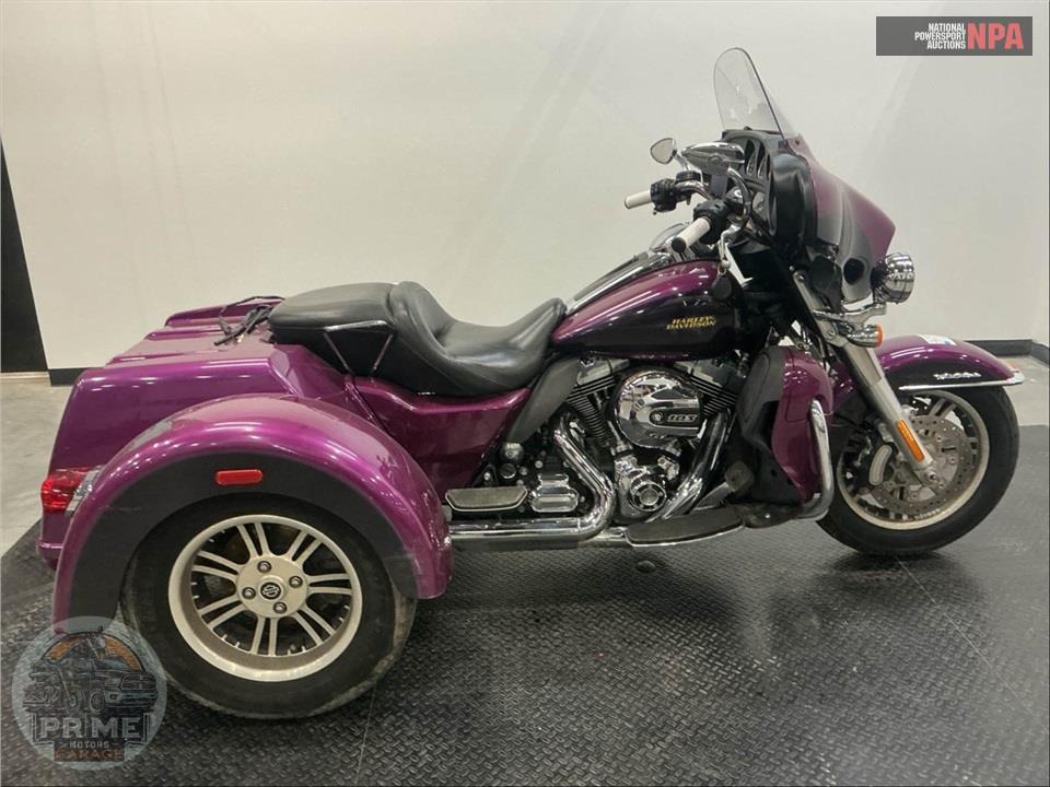 2016 Harley-Davidson FLHTCUTG TRIGLIDE ULTRA CLASSIC — фото 1
