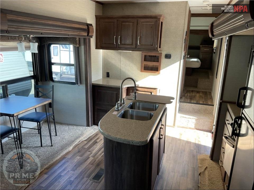 2017 Keystone Rv M-29 RLI - COUGAR X-LITE FIFTH WHEEL SERIES — фото 9