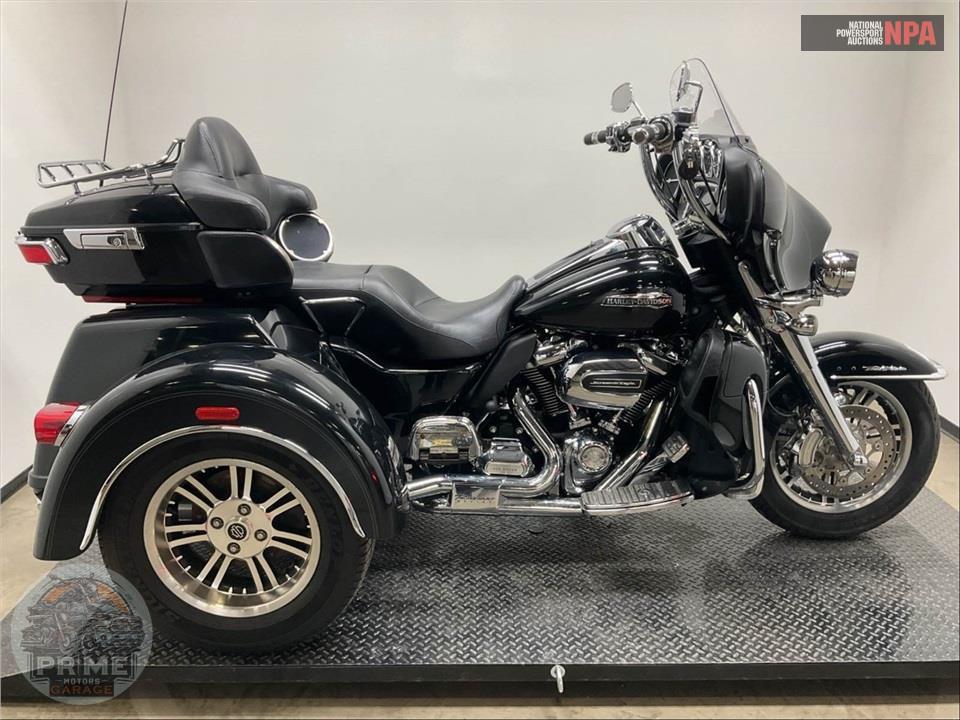 2018 Harley-Davidson FLHTCUTG TRI GLIDE ULTRA — фото 1
