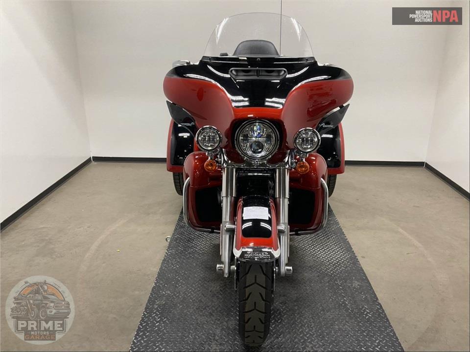 2025 Harley-Davidson FLHTCUTG TRI GLIDE ULTRA CLASSIC — фото 2