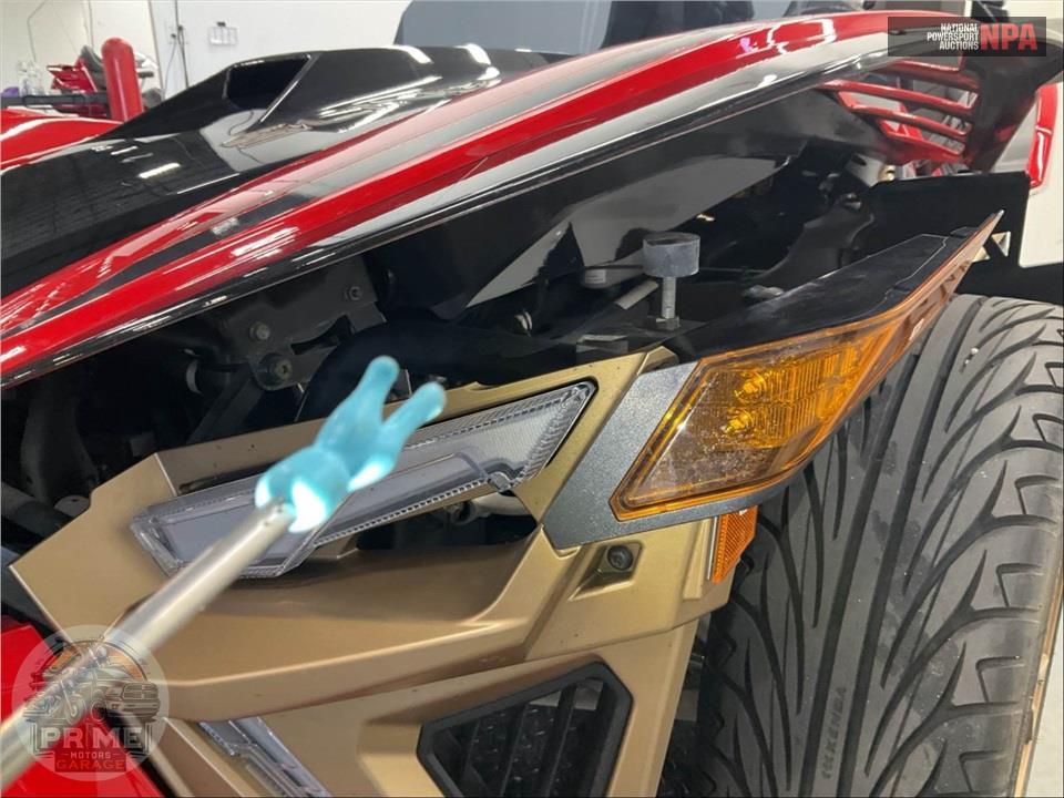 2022 Polaris SLINGSHOT SIGNATURE LE AUTODRIVE — фото 10