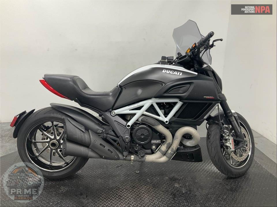 2015 DUCATI DIAVEL CARBON WHITE