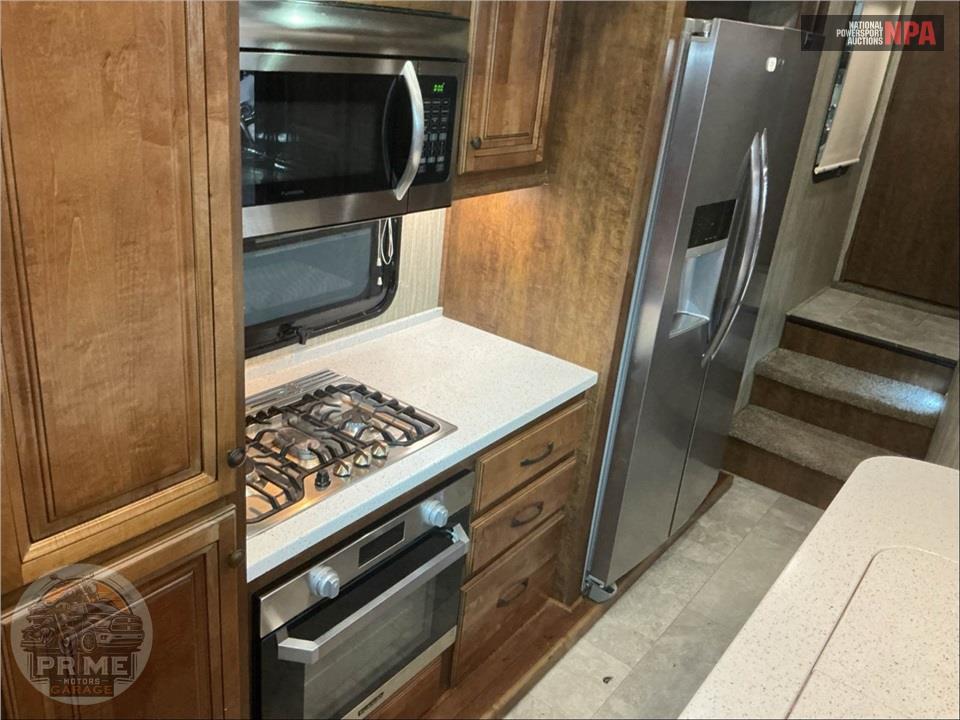 2018 Heartland Rvs M-3310QSCK - BIG COUNTRY FIFTH WHEEL SERIES — фото 18
