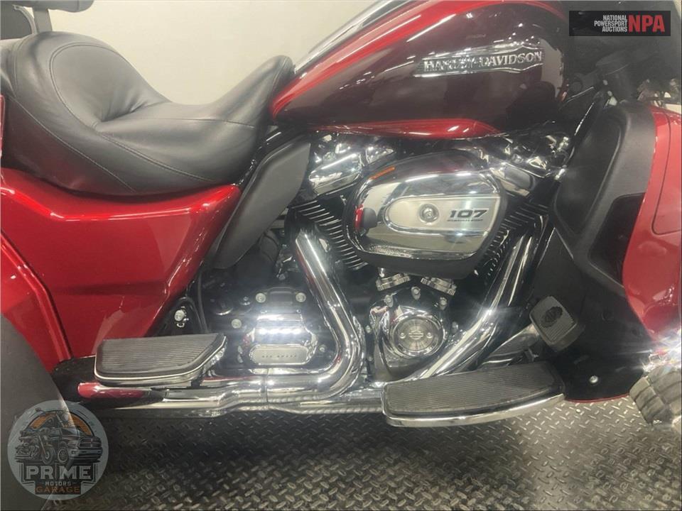 2018 Harley-Davidson FLHTCUTG TRI GLIDE ULTRA — фото 6