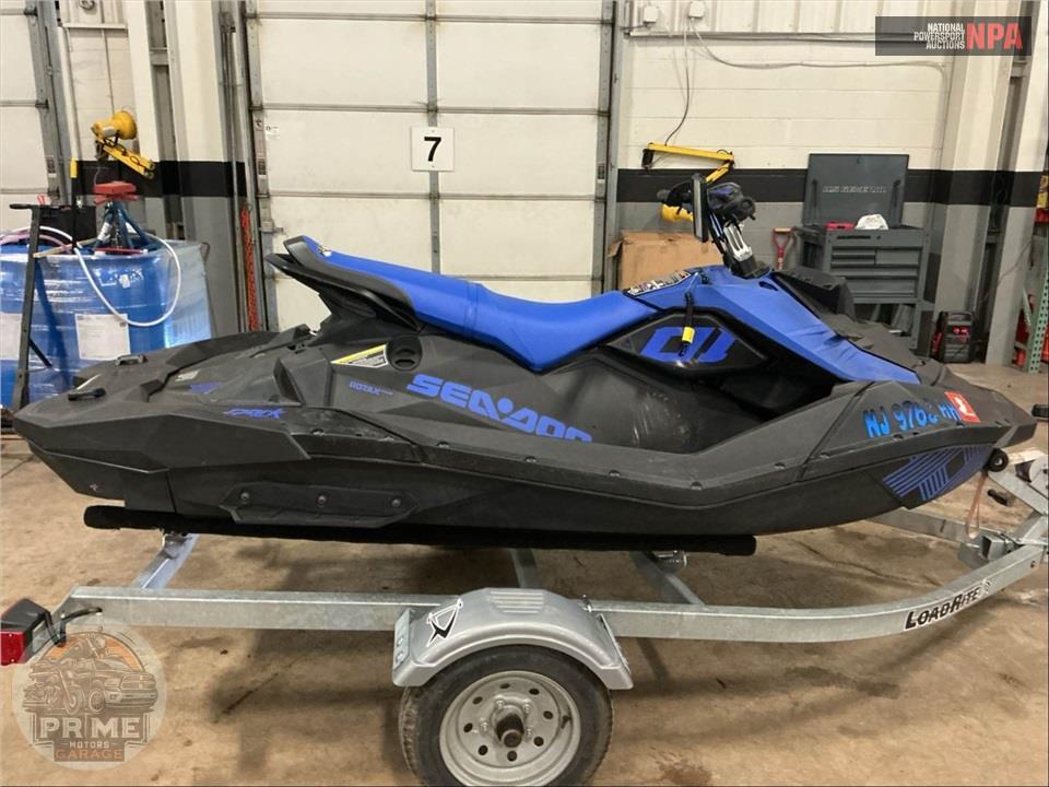 2023 Seadoo/Brp SPARK 2UP TRIXX — фото 1