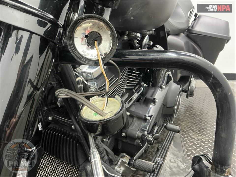 2017 Harley-Davidson FLHRXS ROAD KING SPECIAL — фото 32