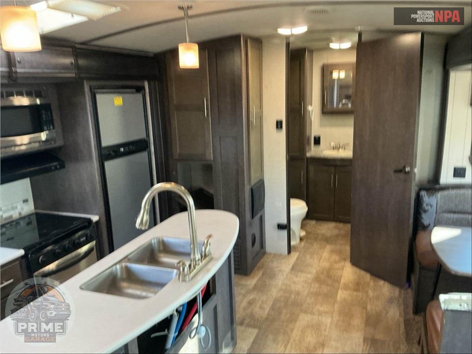 2017 Crossroads Rv M-26 SI - SUNSET TRAIL GRAND RESERVE SERIES — фото 9