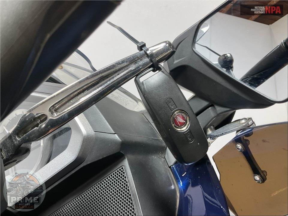 2018 Honda GL1800 GOLDWING TOUR (BLUE) — фото 10