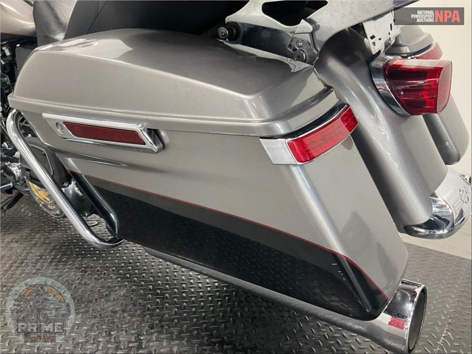 2017 Harley-Davidson FLHTK ULTRA LIMITED — фото 26