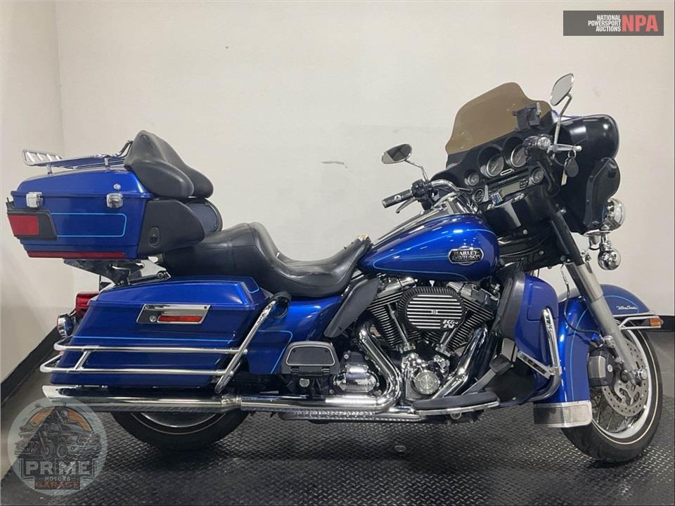2010 Harley-Davidson FLHTCU ULTRA CLASSIC ELECTRA GLIDE — фото 1