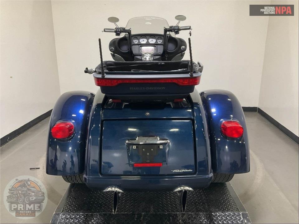 2014 Harley-Davidson FLHTCUTG TRIGLIDE ULTRA CLASSIC — фото 4