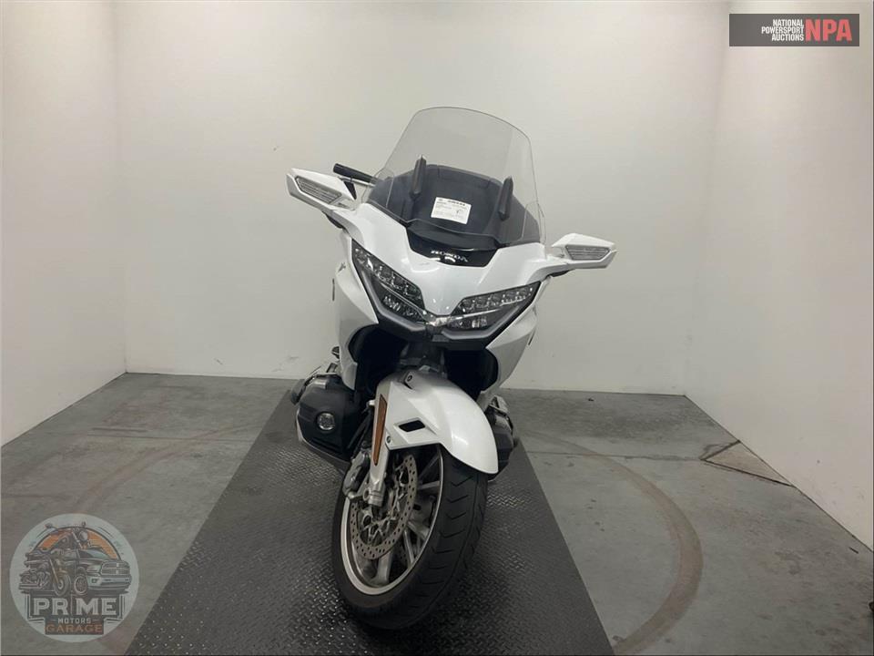 2018 Honda GL1800 GOLDWING TOUR (WHITE) — фото 2