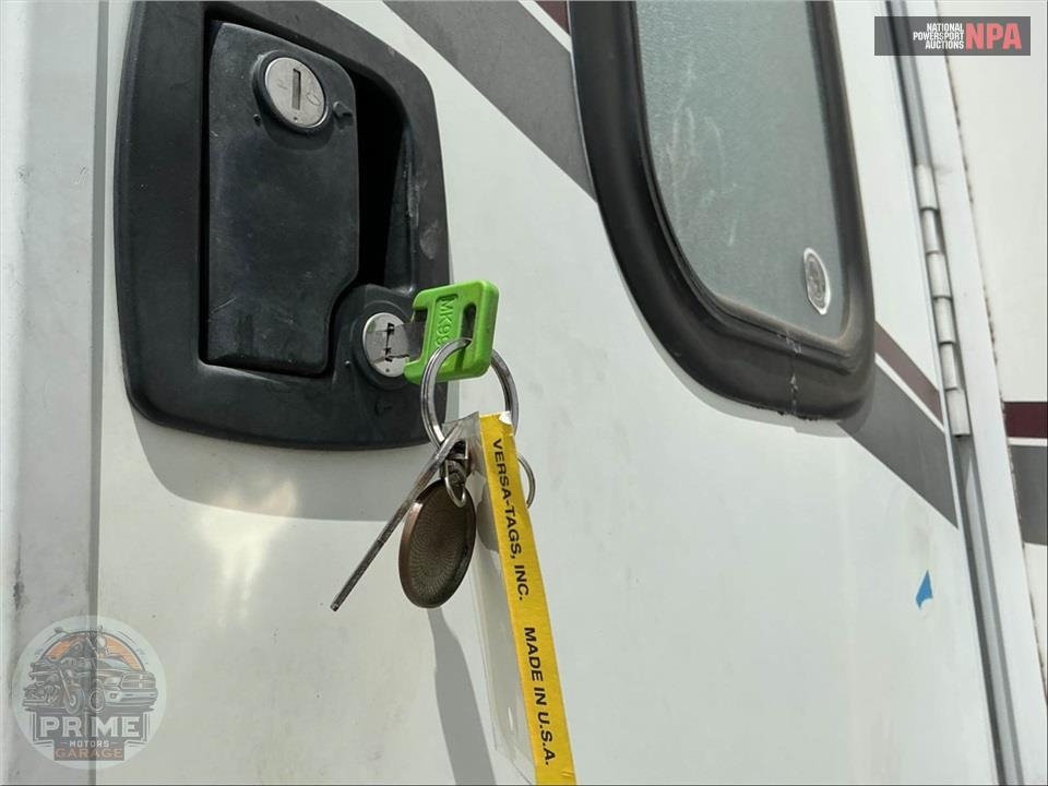 2011 Keystone Rv M-3400 RL - MONTANA HICKORY FIFTH WHEEL SERIES — фото 35