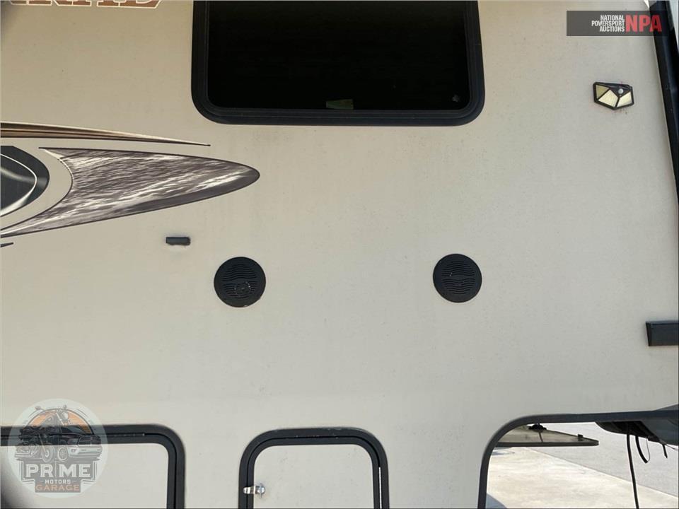2015 Coachmen By Forest River M-360 IBL - CHAPARRAL FIFTH WHEEL SERIES — фото 36