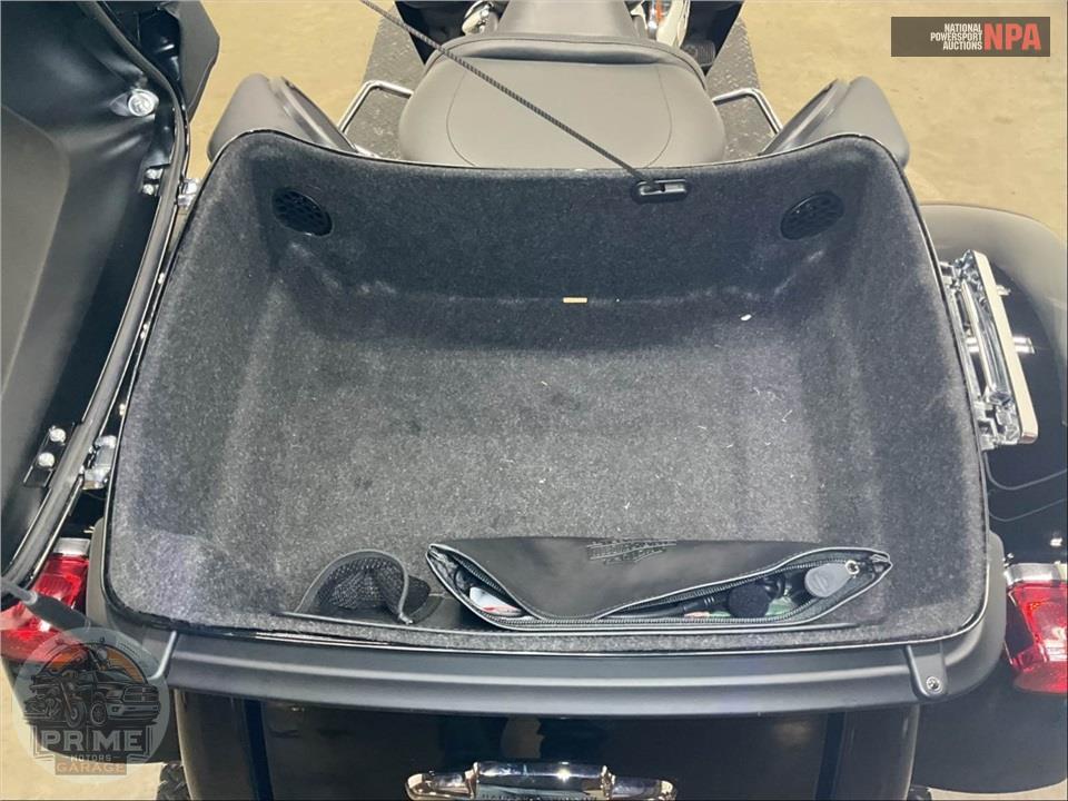 2022 Harley-Davidson FLHTCUTG TRI GLIDE ULTRA CLASSIC — фото 15
