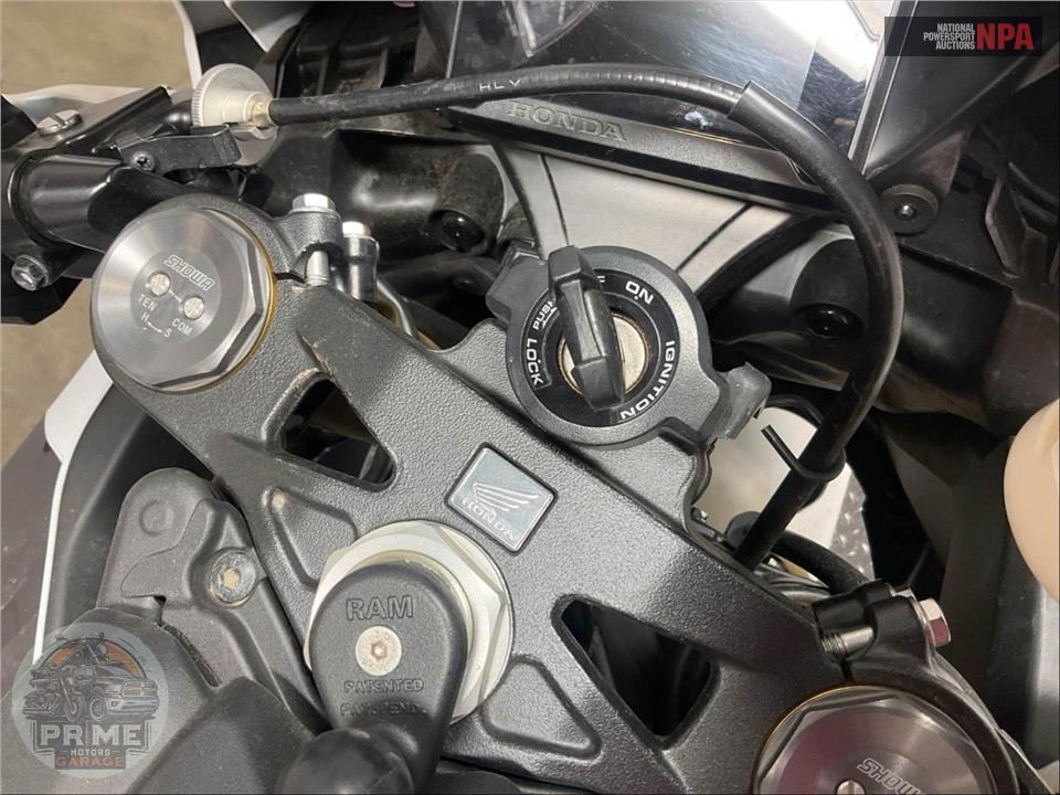 2025 Honda CBR1000RR — фото 11