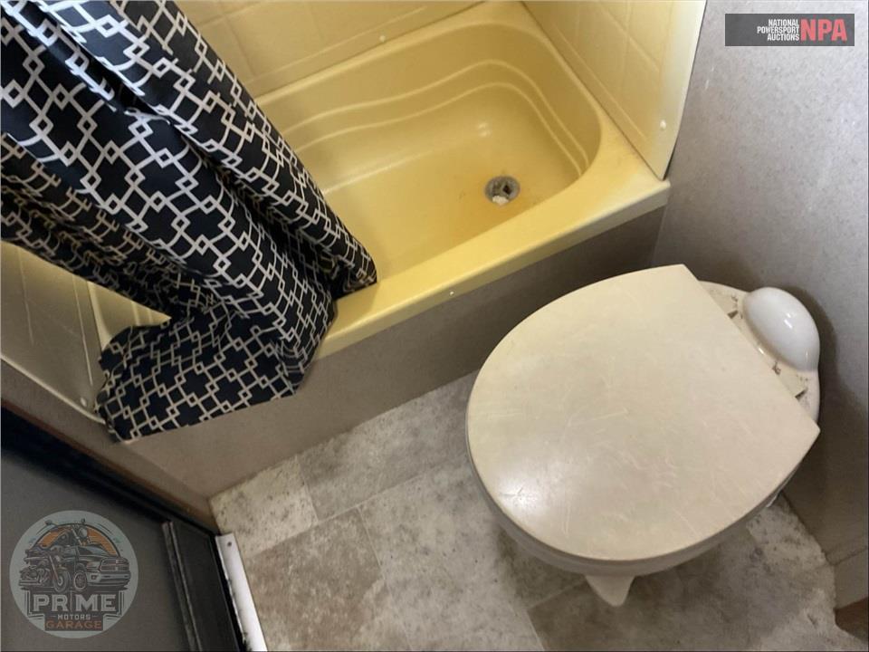 2016 Crossroads Rv M-240 BI - SUNSET TRAIL SUPER LITE SERIES — фото 17
