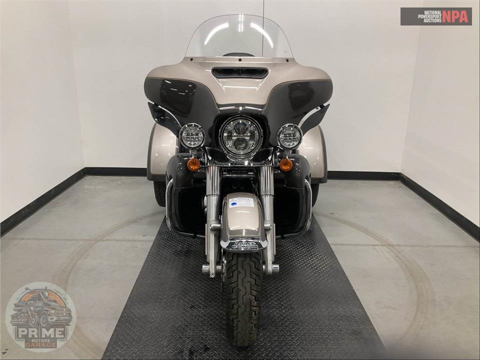 2023 Harley-Davidson FLHTCUTG TRI GLIDE ULTRA CLASSIC — фото 2