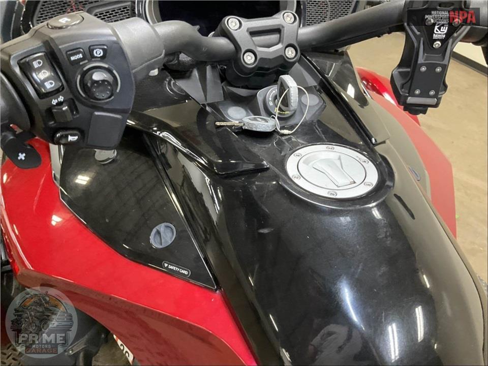 2018 Can-Am SPYDER F3-T SE6 — фото 32