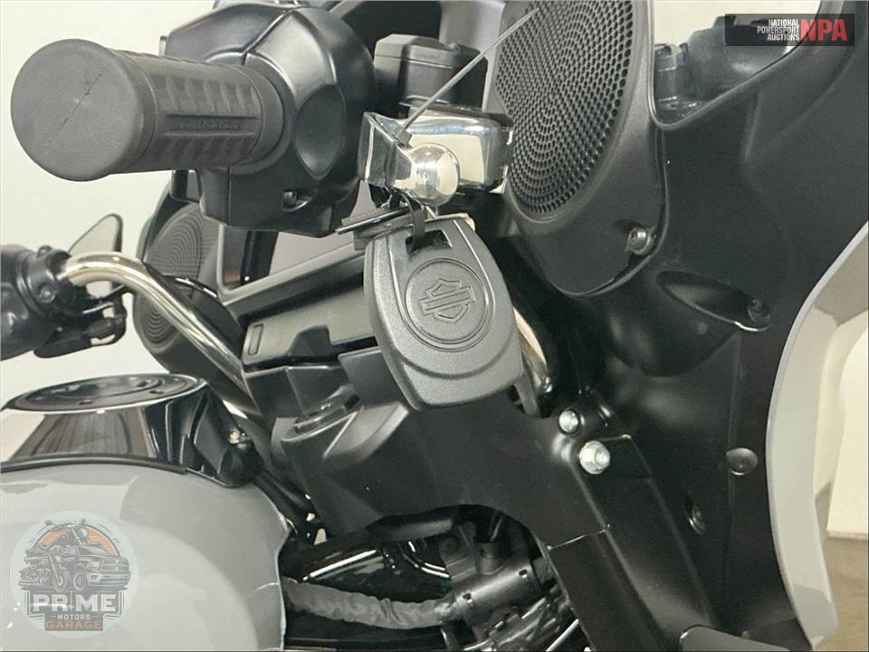 2025 Harley-Davidson FLHX STREET GLIDE — фото 10