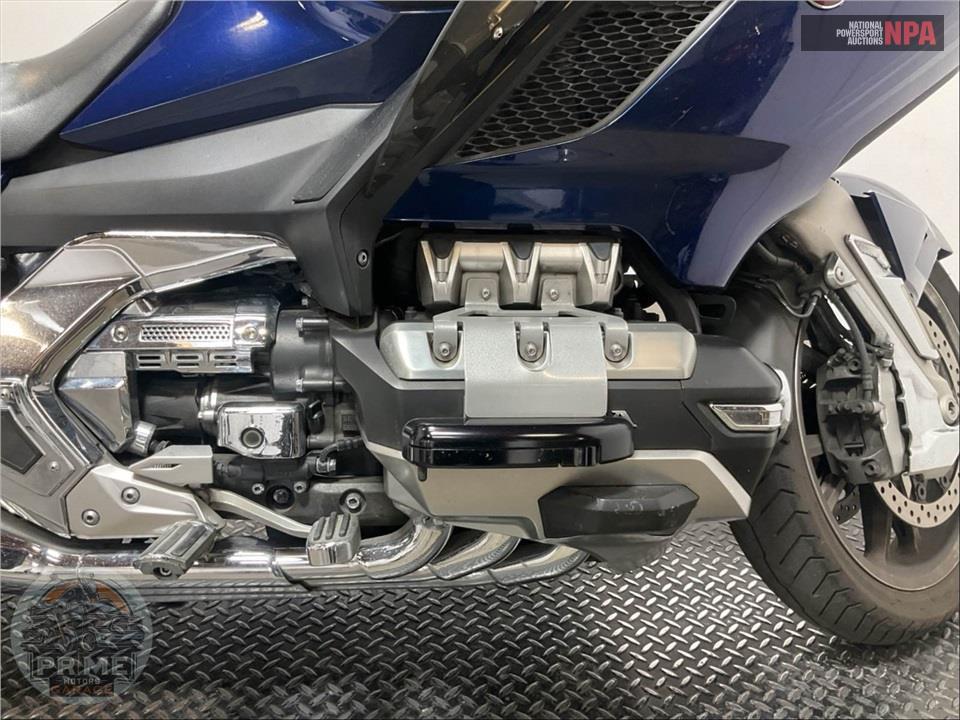 2018 Honda GL1800 GOLDWING TOUR (BLUE) — фото 6