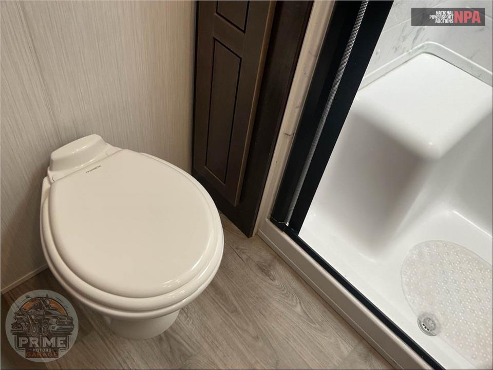 2020 Cedar Creek M-31IK - SILVERBACK FIFTH WHEEL SERIES — фото 15