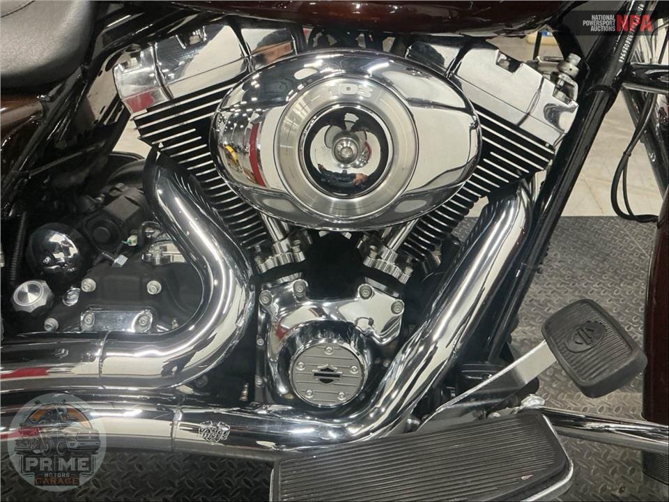 2011 Harley-Davidson FLHRC ROAD KING CLSC — фото 6