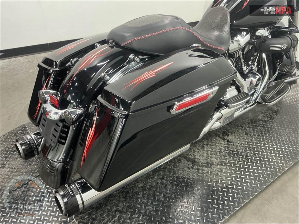2017 Harley-Davidson FLHXS STREET GLIDE SPECIAL — фото 18