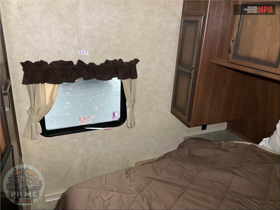 2014 Crossroads Rv M-28 BH - ZINGER SERIES — фото 11