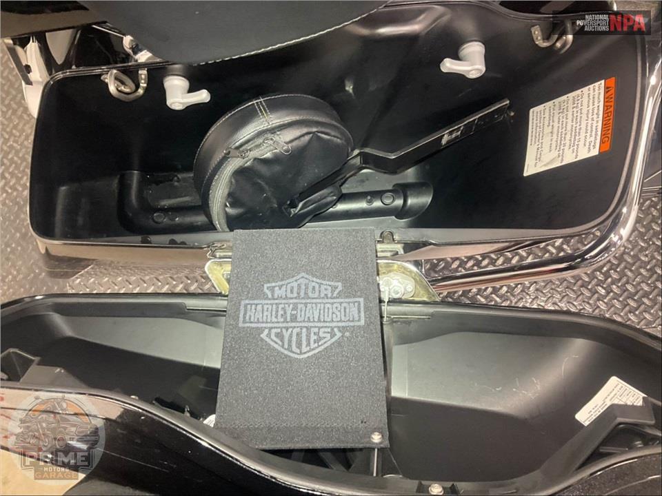 2017 Harley-Davidson FLHTK ULTRA LIMITED — фото 27