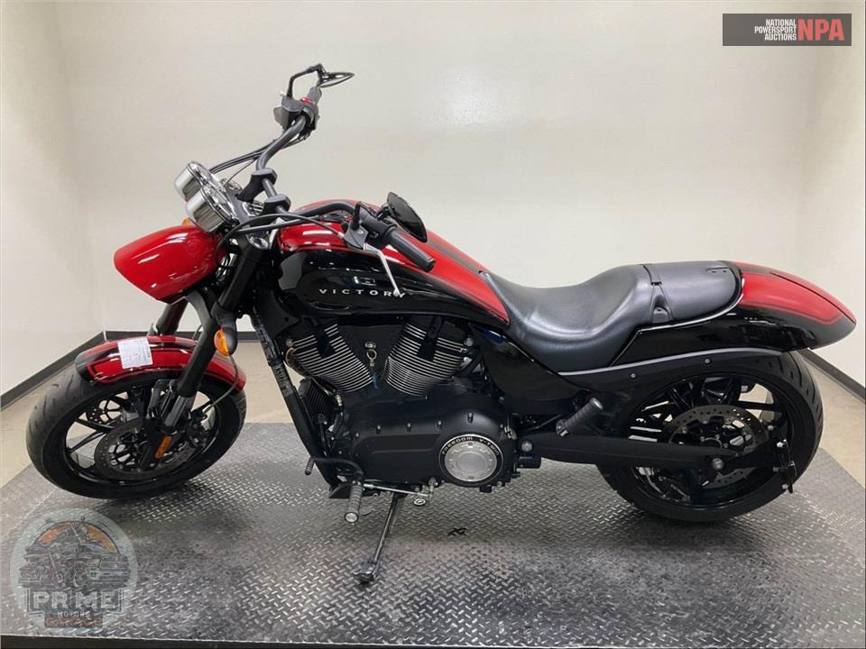 2016 Victory Motorcycles HAMMER S — фото 3