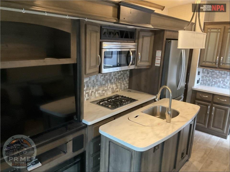 2018 Keystone Rv M-3121 RL - MONTANA FIFTH WHEEL SERIES — фото 9