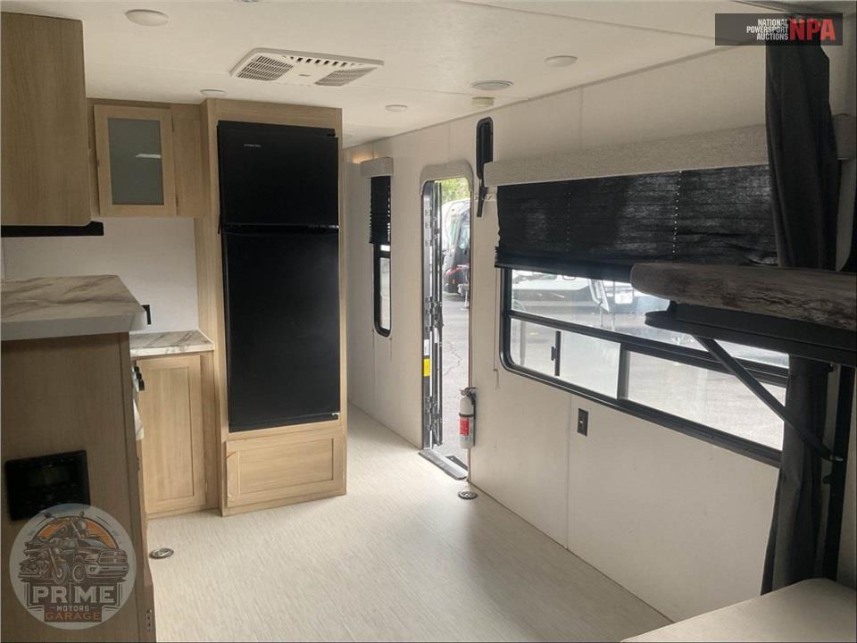 2023 Wildwood By Forest River M-270RTKX - FSX PLATINUM TOY HAULER SERIES — фото 8