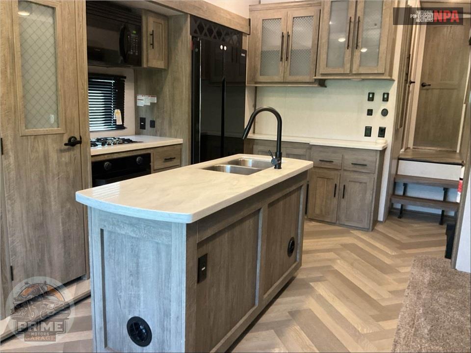 2022 Wildwood By Forest River M-34RL - HERITAGE GLEN ELITE FIFTH WHEEL SERIES — фото 9