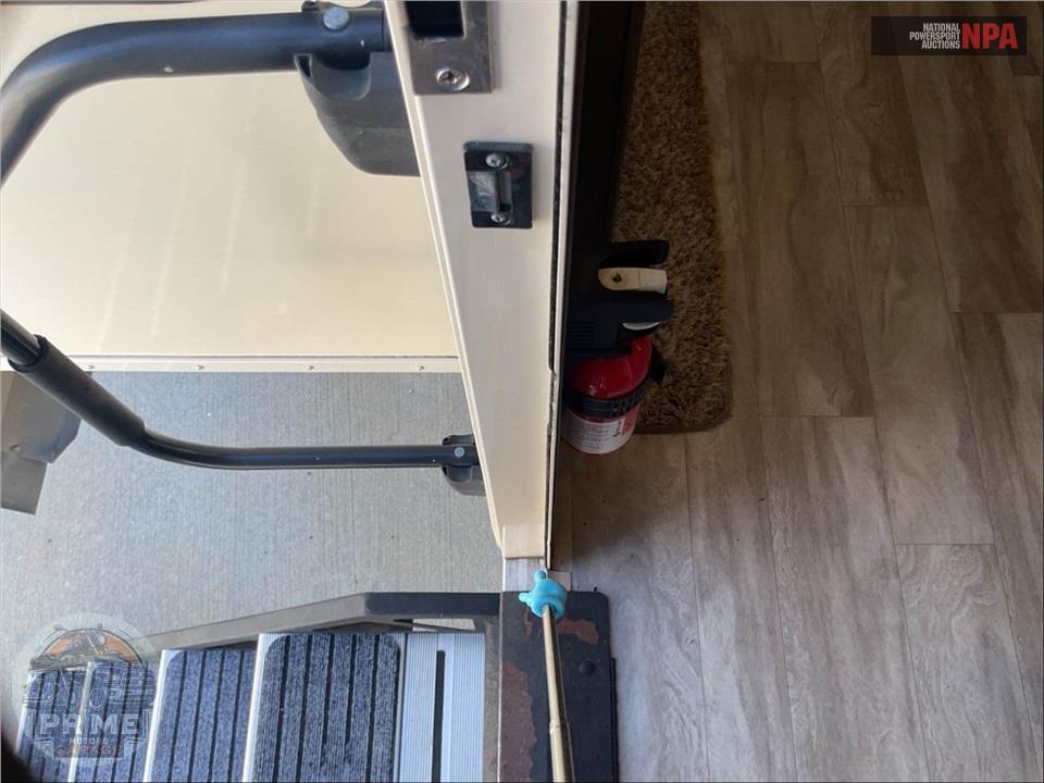 2017 Grand Design Recreational Vehicles M-375RES - SOLITUDE FIFTH WHEEL SERIES — фото 30