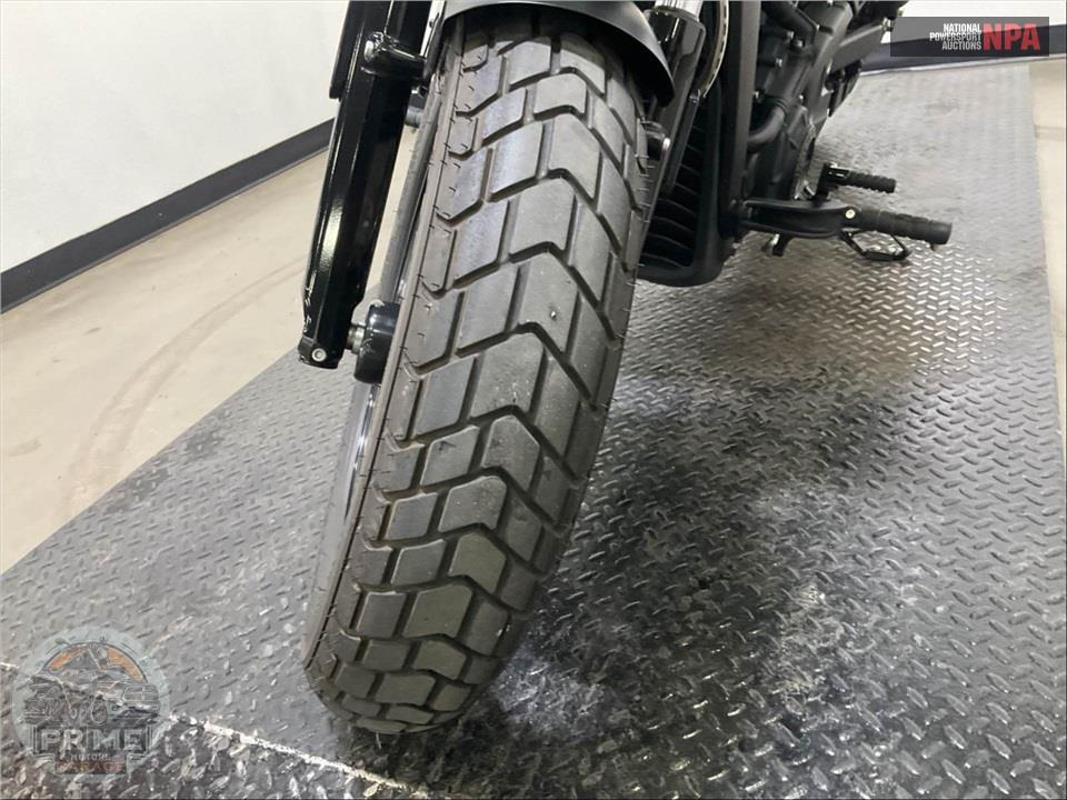 2021 Indian Motorcycle SCOUT BOBBER (ABS, BLACK SMOKE) — фото 16