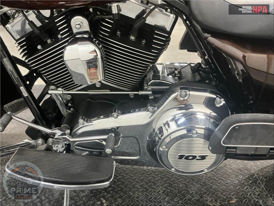 2011 Harley-Davidson FLHRC ROAD KING CLSC — фото 7