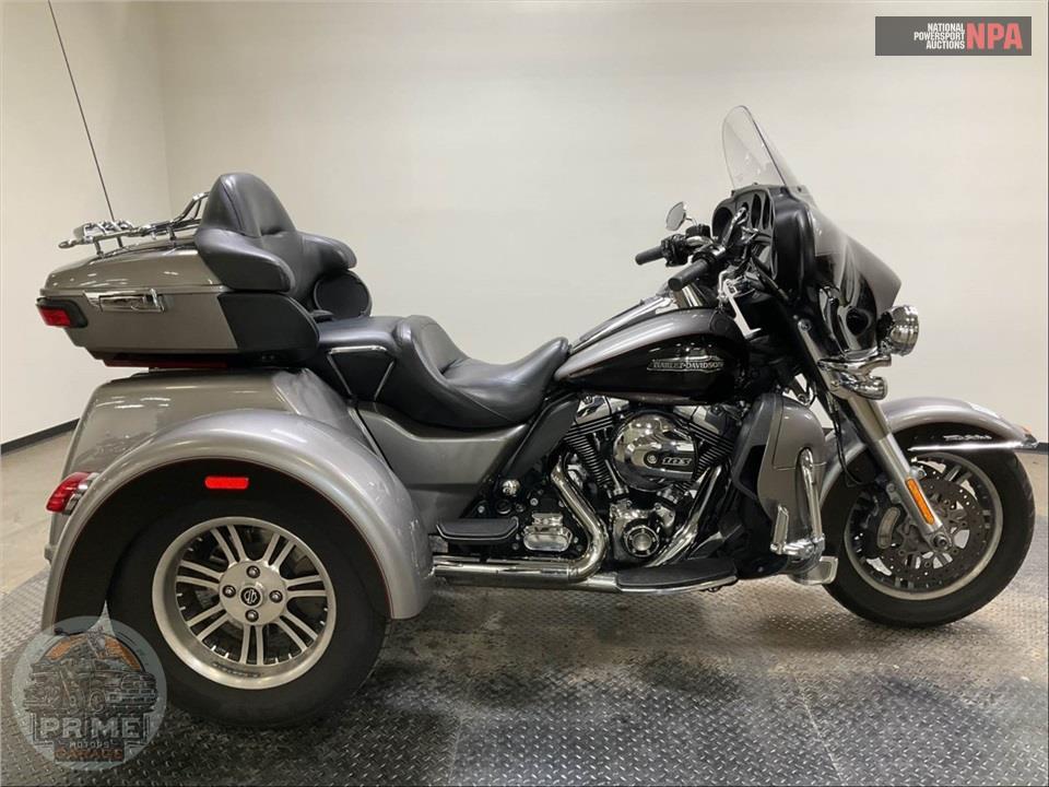 2016 Harley-Davidson FLHTCUTG TRIGLIDE ULTRA CLASSIC — фото 1