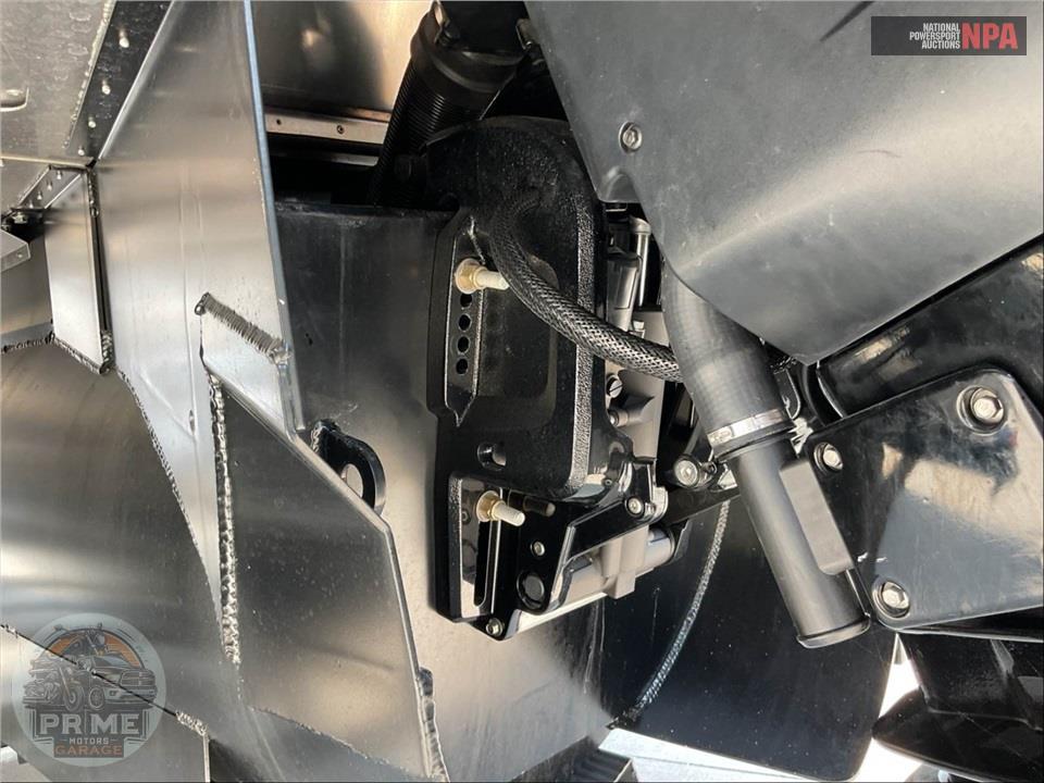 2025 Manitou Pontoon 22 SWITCH BACK CRUISE SERIES L=24/E=1 150 HP ROTAX OB — фото 12