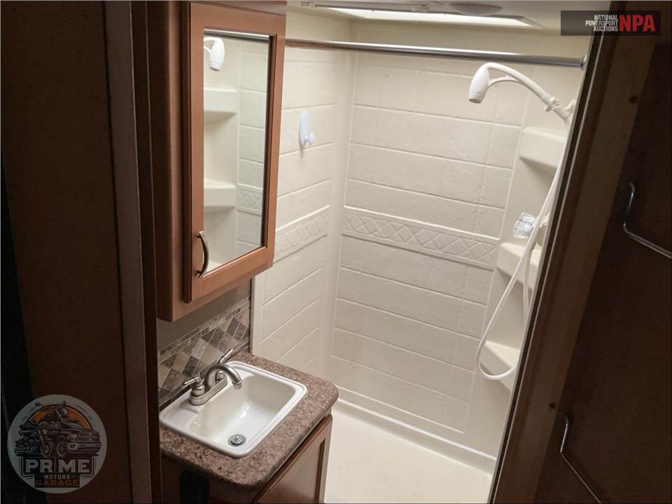 2016 Thor Motor Coach M-22FE E450-V10 - FREEDOM ELITE SERIES — фото 20