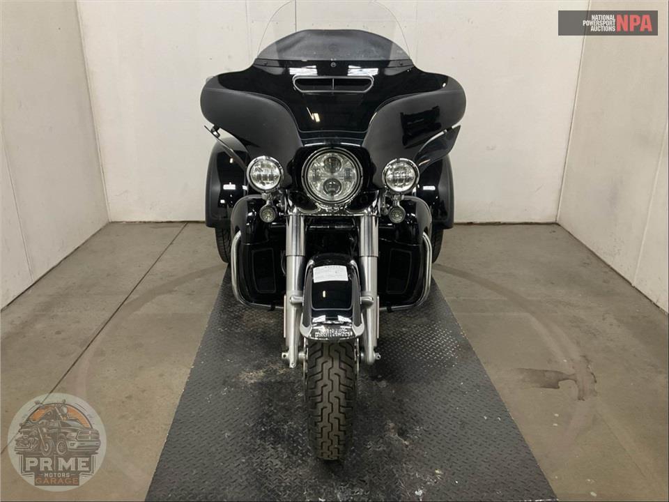 2022 Harley-Davidson FLHTCUTG TRI GLIDE ULTRA CLASSIC — фото 2