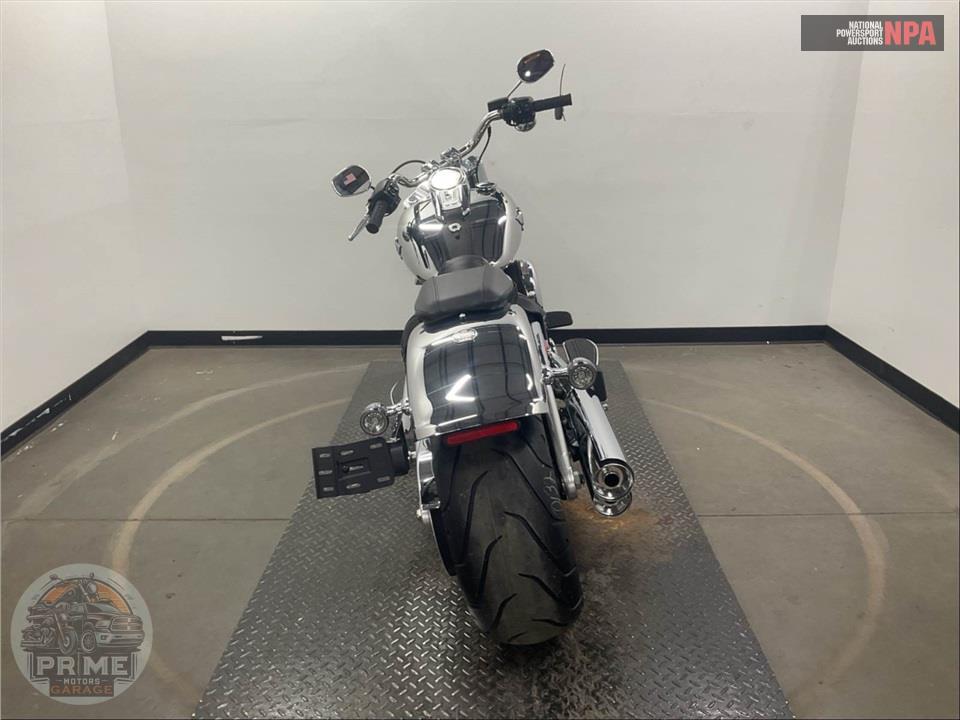2025 Harley-Davidson FLSTFI SOFTAIL FAT BOY GRAY GHOST — фото 4