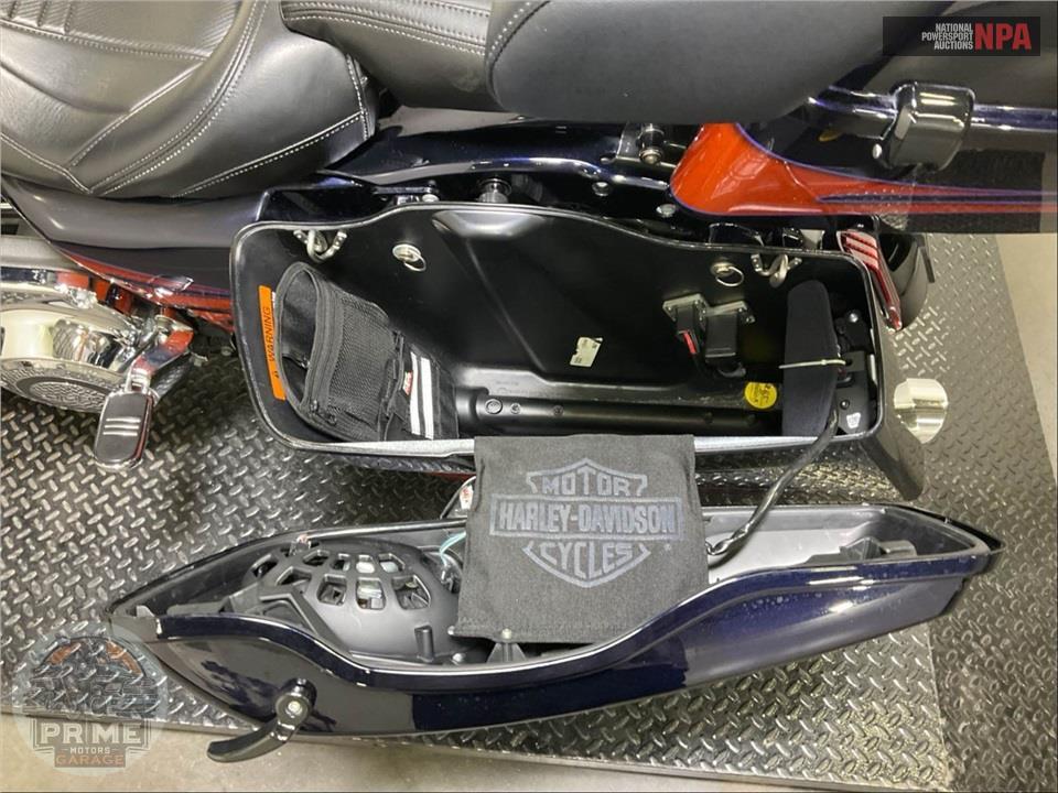 2015 Harley-Davidson FLHXSE CVO STREET GLIDE SPECIAL — фото 25