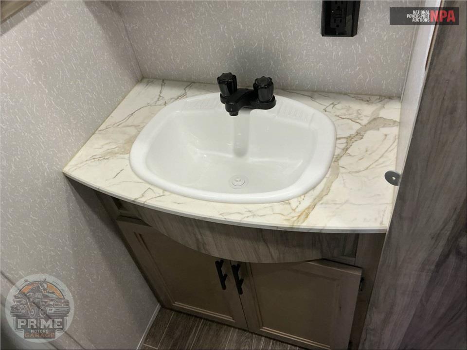 2022 Cherokee By Forest River M-291RL ARCTIC WOLF FIFTH WHEEL SERIES — фото 14