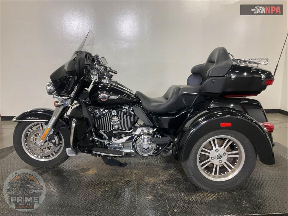 2023 Harley-Davidson FLHTCUTG TRI GLIDE ULTRA CLASSIC — фото 3