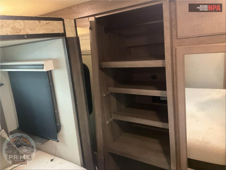 2022 Grand Design Recreational Vehicles M-378MBS - SOLITUDE FIFTH WHEEL SERIES — фото 20